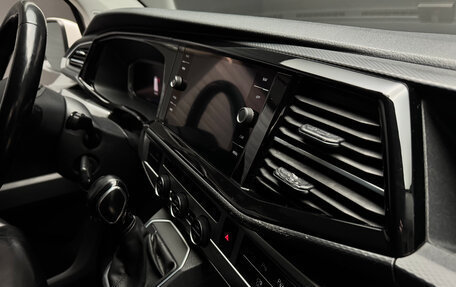 Volkswagen Multivan T6 рестайлинг, 2020 год, 6 650 000 рублей, 12 фотография