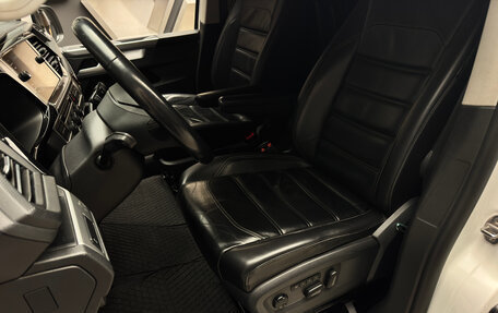 Volkswagen Multivan T6 рестайлинг, 2020 год, 6 650 000 рублей, 13 фотография