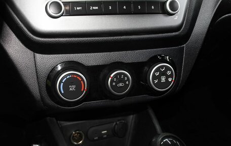 KIA Rio III рестайлинг, 2015 год, 1 100 000 рублей, 18 фотография