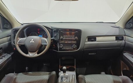 Mitsubishi Outlander III рестайлинг 3, 2014 год, 1 490 000 рублей, 9 фотография