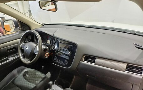 Mitsubishi Outlander III рестайлинг 3, 2014 год, 1 490 000 рублей, 12 фотография