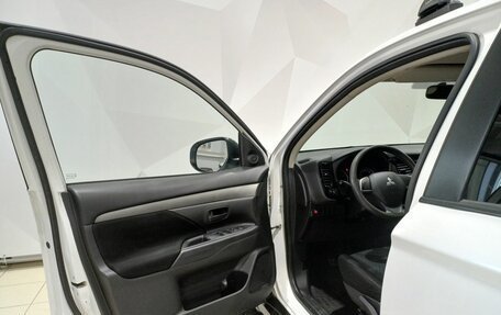 Mitsubishi Outlander III рестайлинг 3, 2014 год, 1 490 000 рублей, 21 фотография