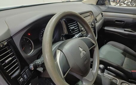 Mitsubishi Outlander III рестайлинг 3, 2014 год, 1 490 000 рублей, 23 фотография