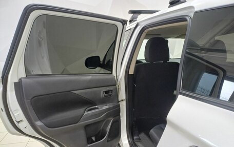 Mitsubishi Outlander III рестайлинг 3, 2014 год, 1 490 000 рублей, 24 фотография