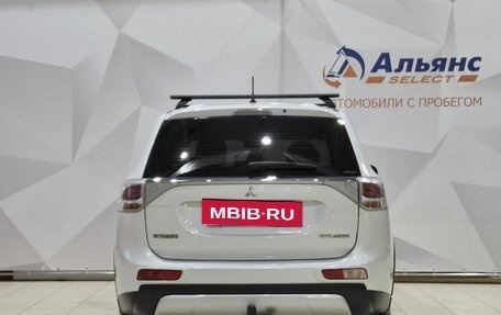 Mitsubishi Outlander III рестайлинг 3, 2014 год, 1 490 000 рублей, 4 фотография