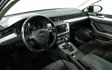 Volkswagen Passat B8 рестайлинг, 2017 год, 1 949 700 рублей, 11 фотография