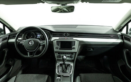 Volkswagen Passat B8 рестайлинг, 2017 год, 1 949 700 рублей, 13 фотография