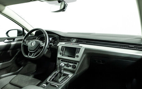 Volkswagen Passat B8 рестайлинг, 2017 год, 1 949 700 рублей, 9 фотография