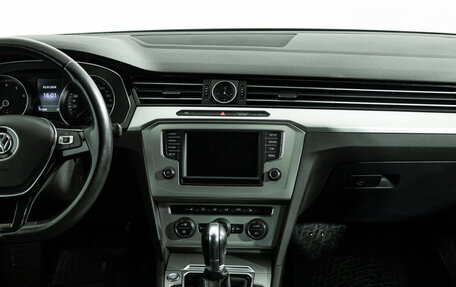 Volkswagen Passat B8 рестайлинг, 2017 год, 1 949 700 рублей, 14 фотография