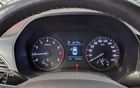 Hyundai Solaris II рестайлинг, 2018 год, 1 350 000 рублей, 23 фотография