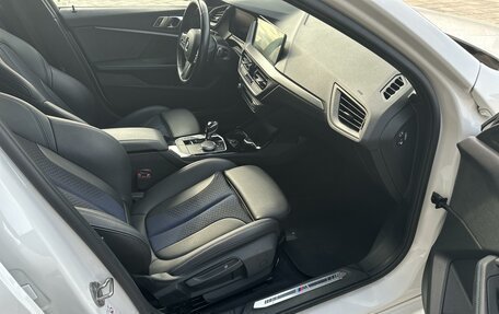 BMW 1 серия, 2021 год, 3 100 000 рублей, 5 фотография