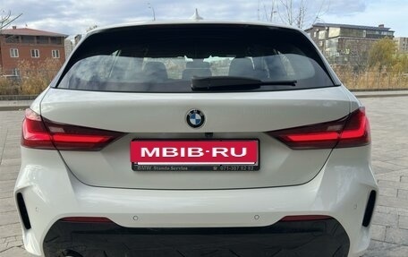 BMW 1 серия, 2021 год, 3 100 000 рублей, 2 фотография