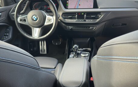 BMW 1 серия, 2021 год, 3 100 000 рублей, 18 фотография