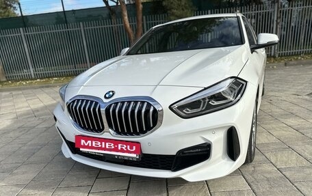 BMW 1 серия, 2021 год, 3 100 000 рублей, 15 фотография