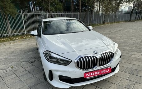 BMW 1 серия, 2021 год, 3 100 000 рублей, 10 фотография