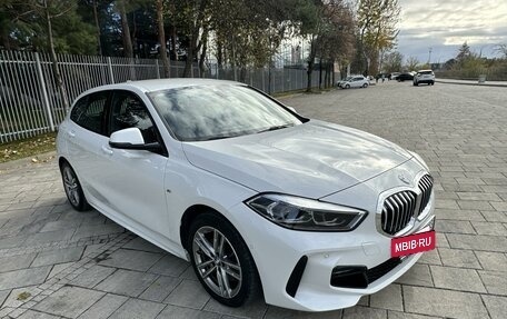 BMW 1 серия, 2021 год, 3 100 000 рублей, 19 фотография