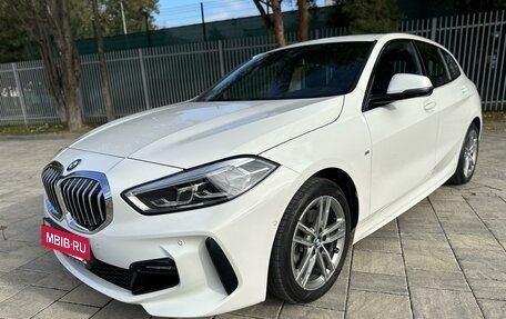 BMW 1 серия, 2021 год, 3 100 000 рублей, 32 фотография