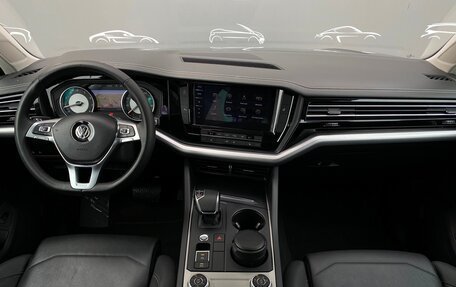 Volkswagen Touareg III, 2018 год, 4 952 800 рублей, 7 фотография