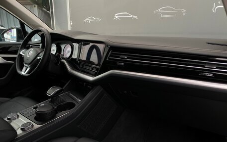 Volkswagen Touareg III, 2018 год, 4 952 800 рублей, 10 фотография