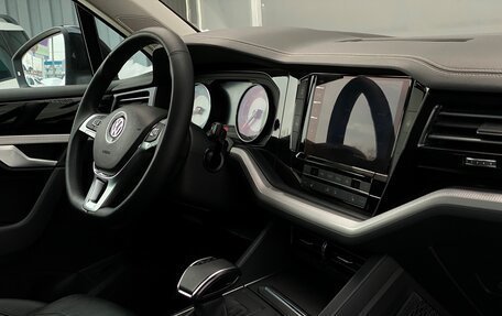 Volkswagen Touareg III, 2018 год, 4 952 800 рублей, 8 фотография