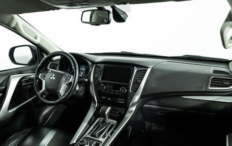 Mitsubishi Pajero Sport III рестайлинг, 2017 год, 2 149 777 рублей, 9 фотография