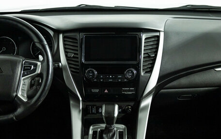 Mitsubishi Pajero Sport III рестайлинг, 2017 год, 2 149 777 рублей, 14 фотография