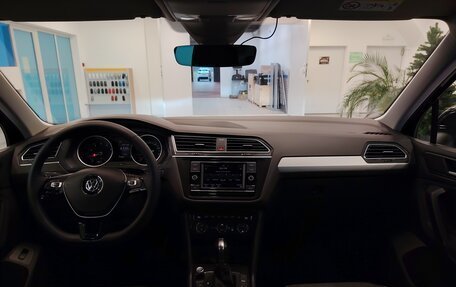 Volkswagen Tiguan II, 2018 год, 2 570 000 рублей, 10 фотография