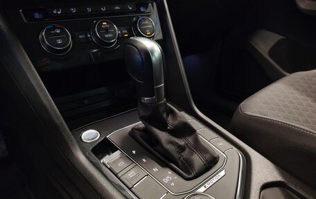 Volkswagen Tiguan II, 2018 год, 2 570 000 рублей, 13 фотография