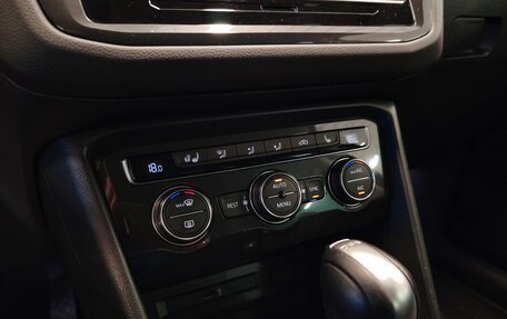 Volkswagen Tiguan II, 2018 год, 2 570 000 рублей, 14 фотография