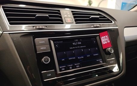 Volkswagen Tiguan II, 2018 год, 2 570 000 рублей, 15 фотография