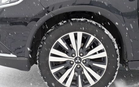 Mitsubishi Outlander III рестайлинг 3, 2021 год, 2 300 000 рублей, 7 фотография