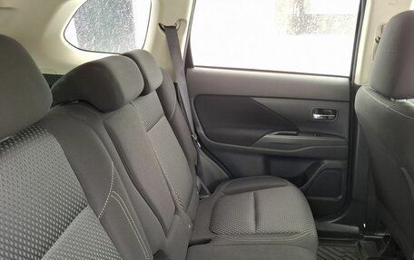 Mitsubishi Outlander III рестайлинг 3, 2021 год, 2 300 000 рублей, 19 фотография