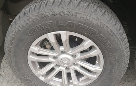 Toyota Land Cruiser Prado 150 рестайлинг 2, 2018 год, 4 550 000 рублей, 5 фотография