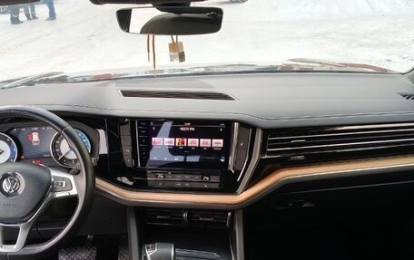 Volkswagen Touareg III, 2019 год, 4 650 000 рублей, 7 фотография