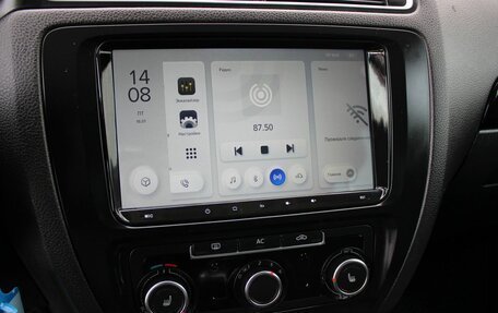 Volkswagen Jetta VI, 2011 год, 829 000 рублей, 12 фотография