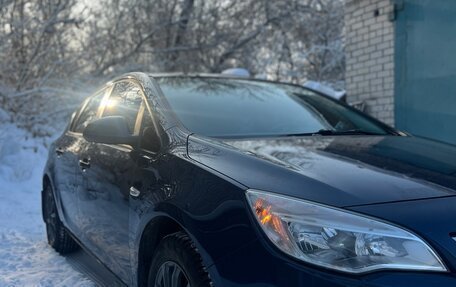 Opel Astra J, 2011 год, 750 000 рублей, 3 фотография