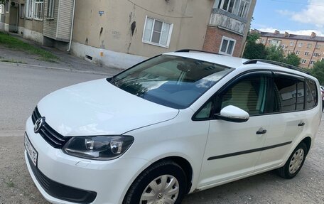 Volkswagen Touran III, 2014 год, 850 000 рублей, 2 фотография