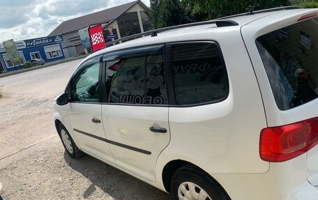 Volkswagen Touran III, 2014 год, 850 000 рублей, 3 фотография