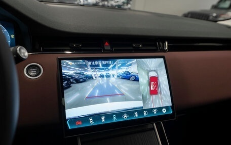 Land Rover Range Rover Evoque II, 2025 год, 6 500 000 рублей, 17 фотография