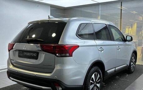 Mitsubishi Outlander III рестайлинг 3, 2018 год, 2 519 000 рублей, 5 фотография