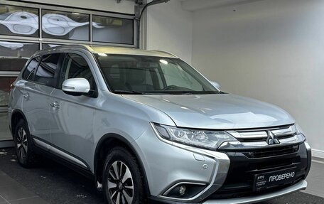 Mitsubishi Outlander III рестайлинг 3, 2018 год, 2 519 000 рублей, 4 фотография