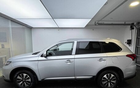 Mitsubishi Outlander III рестайлинг 3, 2018 год, 2 519 000 рублей, 8 фотография