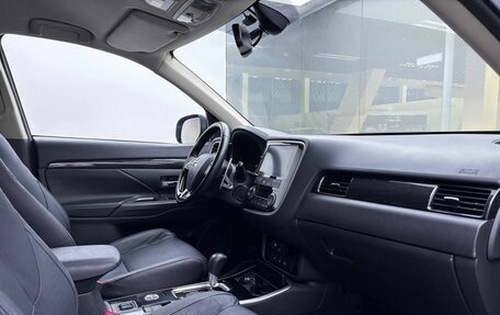 Mitsubishi Outlander III рестайлинг 3, 2018 год, 2 519 000 рублей, 11 фотография