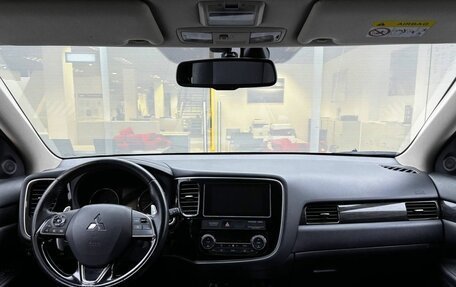 Mitsubishi Outlander III рестайлинг 3, 2018 год, 2 519 000 рублей, 14 фотография