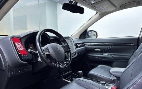 Mitsubishi Outlander III рестайлинг 3, 2018 год, 2 519 000 рублей, 16 фотография