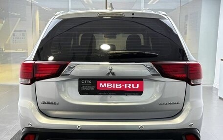 Mitsubishi Outlander III рестайлинг 3, 2018 год, 2 519 000 рублей, 6 фотография