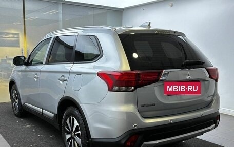 Mitsubishi Outlander III рестайлинг 3, 2018 год, 2 519 000 рублей, 7 фотография