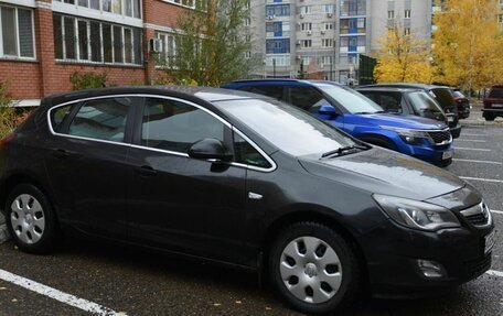 Opel Astra J, 2010 год, 750 000 рублей, 2 фотография