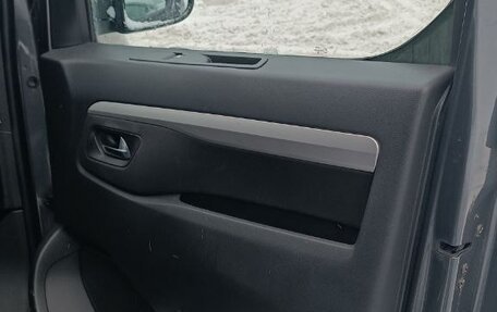 Peugeot Traveller I, 2022 год, 3 000 000 рублей, 15 фотография