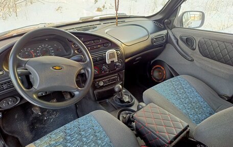 Chevrolet Niva I рестайлинг, 2004 год, 15 фотография